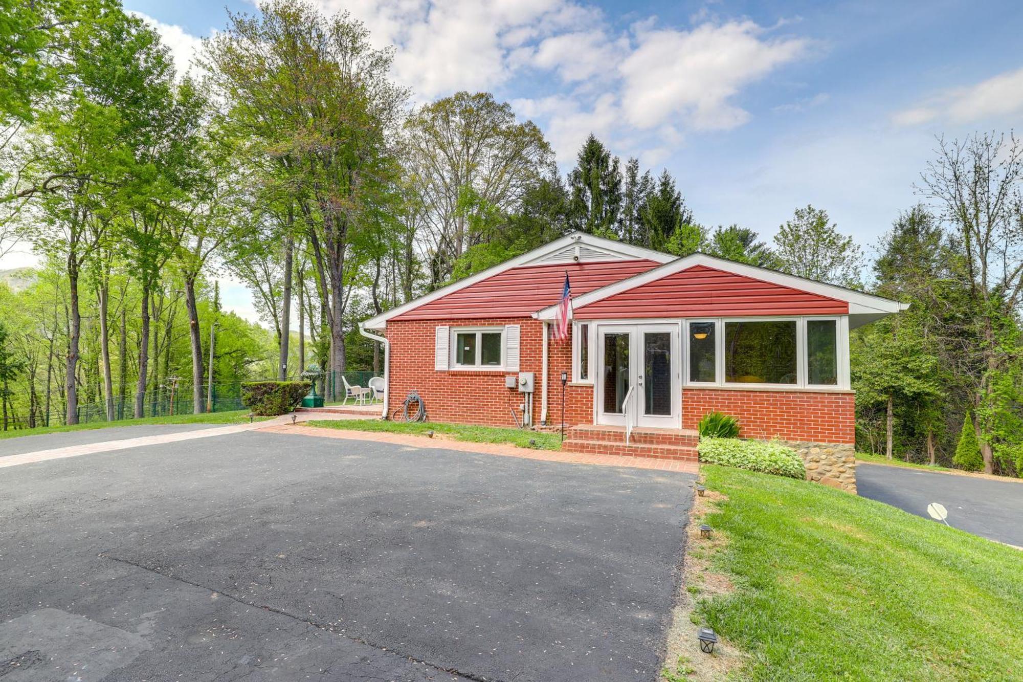 Inviting Waynesville Home Near Main St Shops Zewnętrze zdjęcie